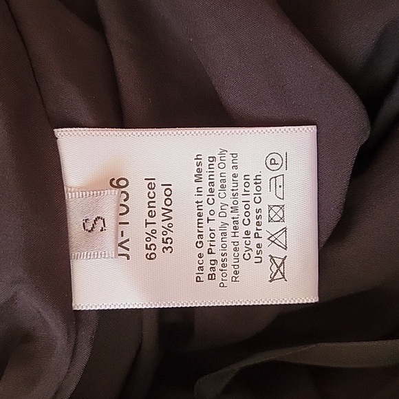 Gingham  Pleated Skort/  S. - Picture 8 of 9